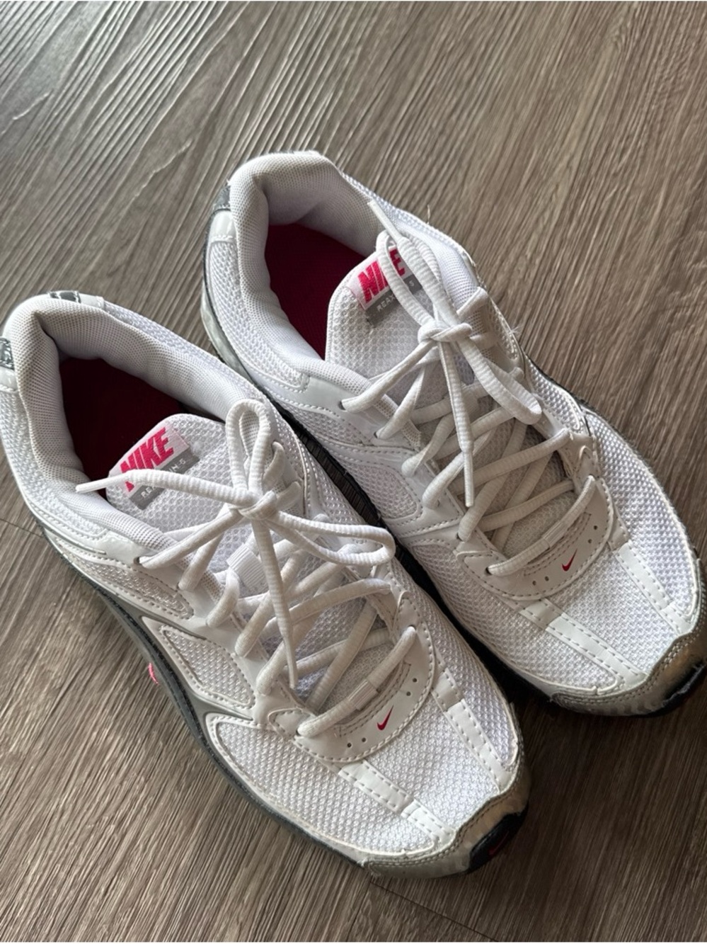 Nike White Women’s Mesh Sneakers with Pink Details